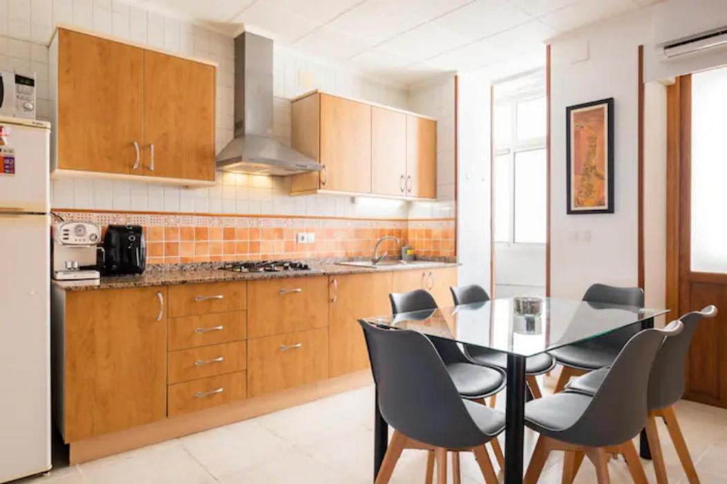 Room With Private Bathroom And Balcony Nearby The Mercado Central, Center And Beach Alicante Eksteriør billede
