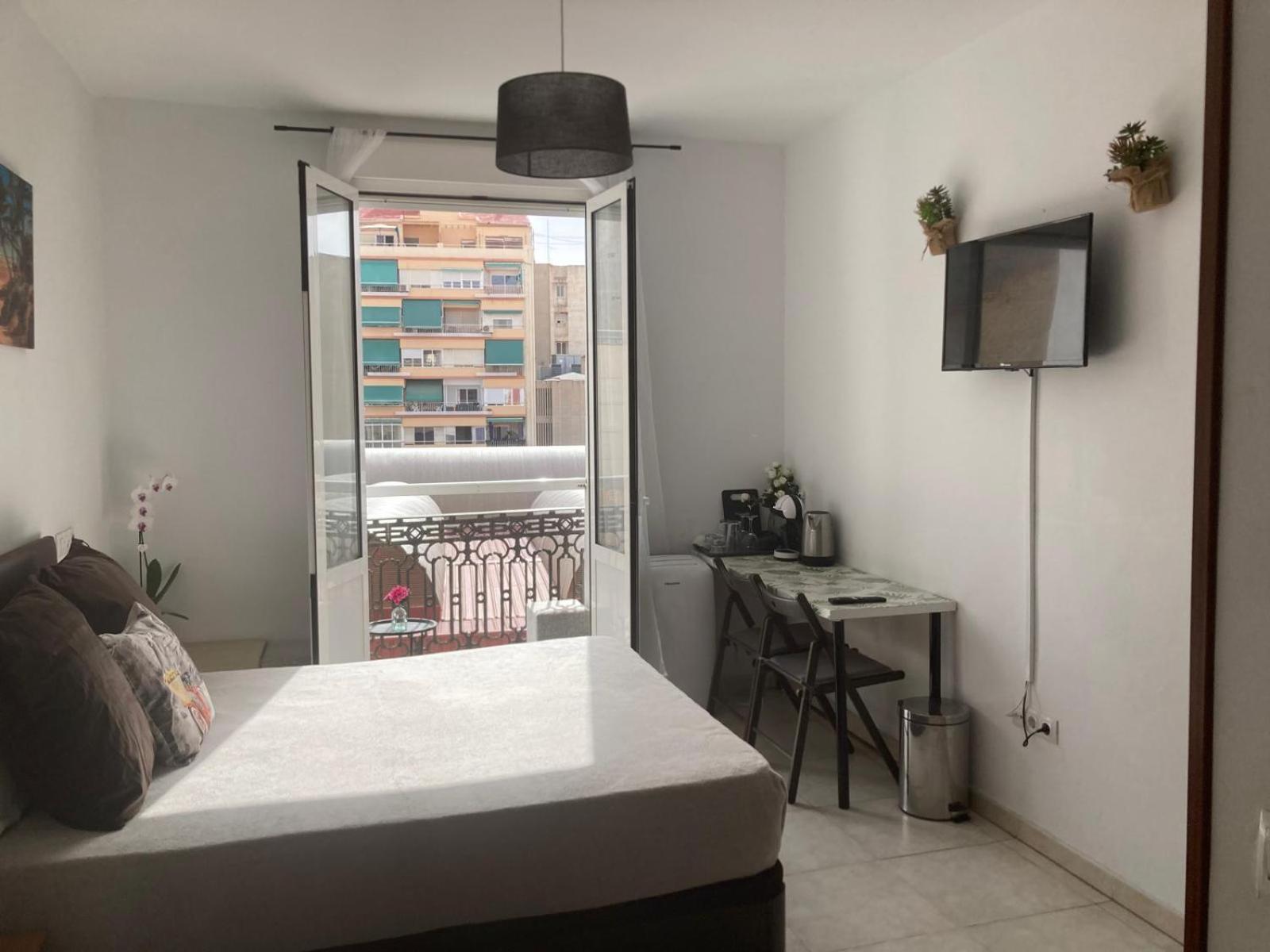 Room With Private Bathroom And Balcony Nearby The Mercado Central, Center And Beach Alicante Eksteriør billede